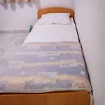 Apartment With Swimming Pool Kampor, Rab - 23600 Rab Town