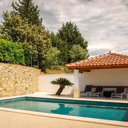 아파트 With Swimming Pool Kampor, Rab - 23600