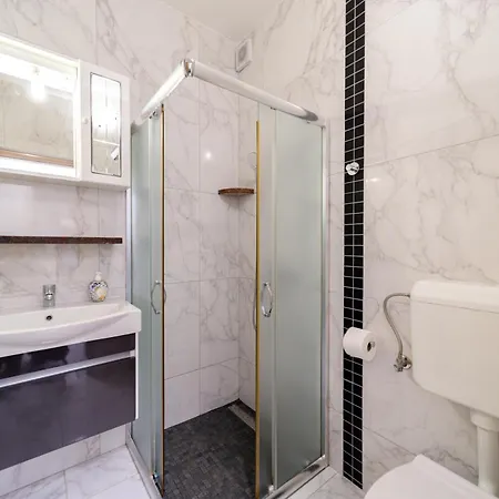 아파트 With Swimming Pool Kampor, Rab - 23600