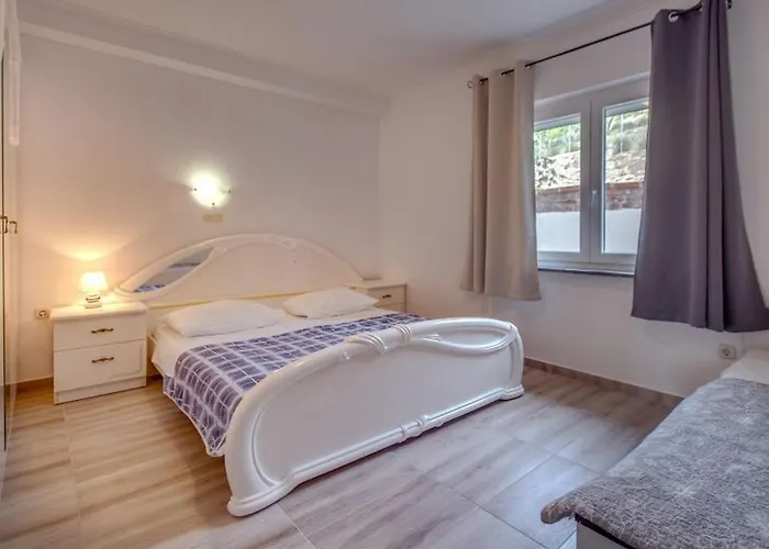 Apartmán With Swimming Pool Kampor, Rab - 23600 Rab Town
