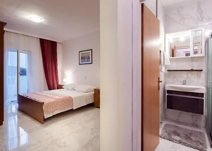 Apartmán With Swimming Pool Kampor, Rab - 23600 Rab Town